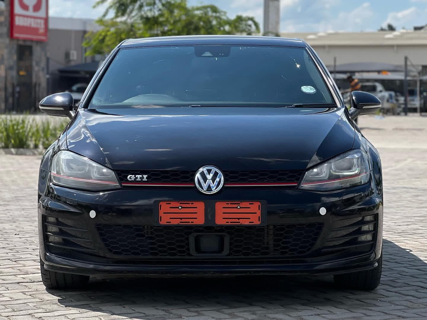 GOLF R